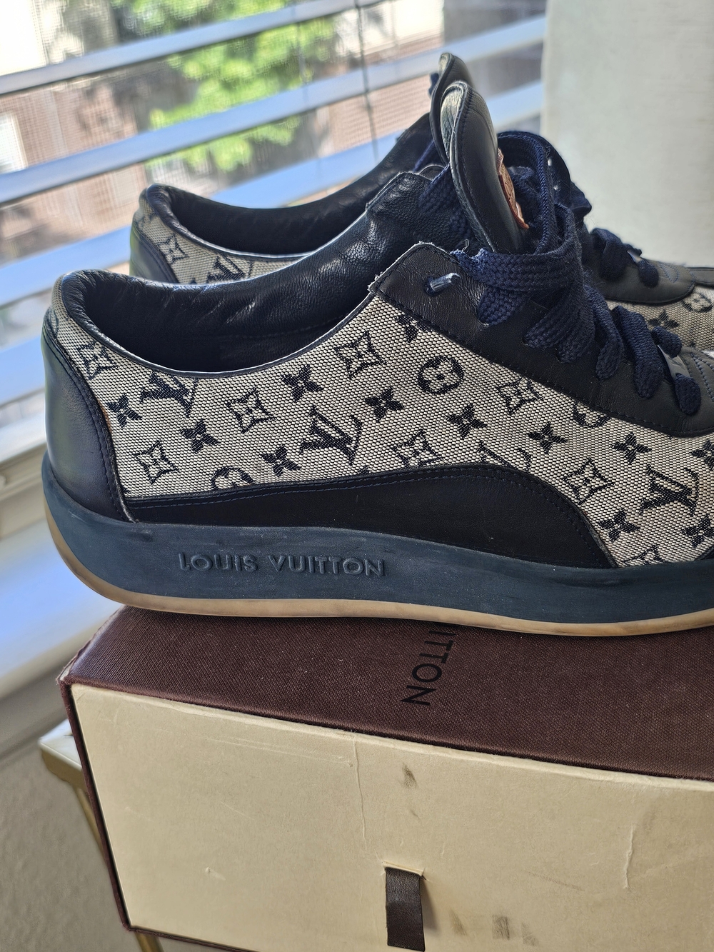 Vintage, Auth. Louis Vuitton Women Monogram Canvas Low-Top Sneaker in Navy/White